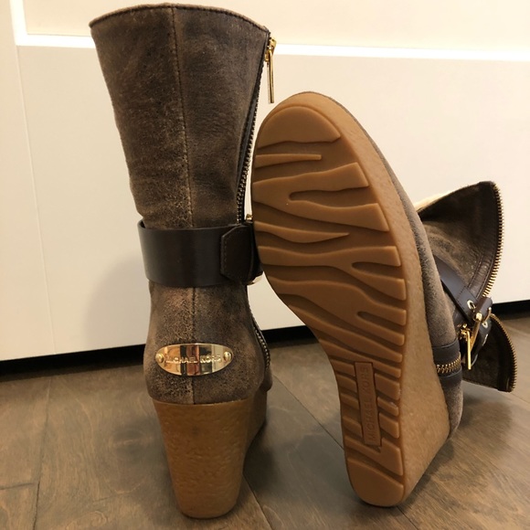 Michael Kors Distressed brown leather Wedge heel shearling lined booties. - Picture 2 of 13